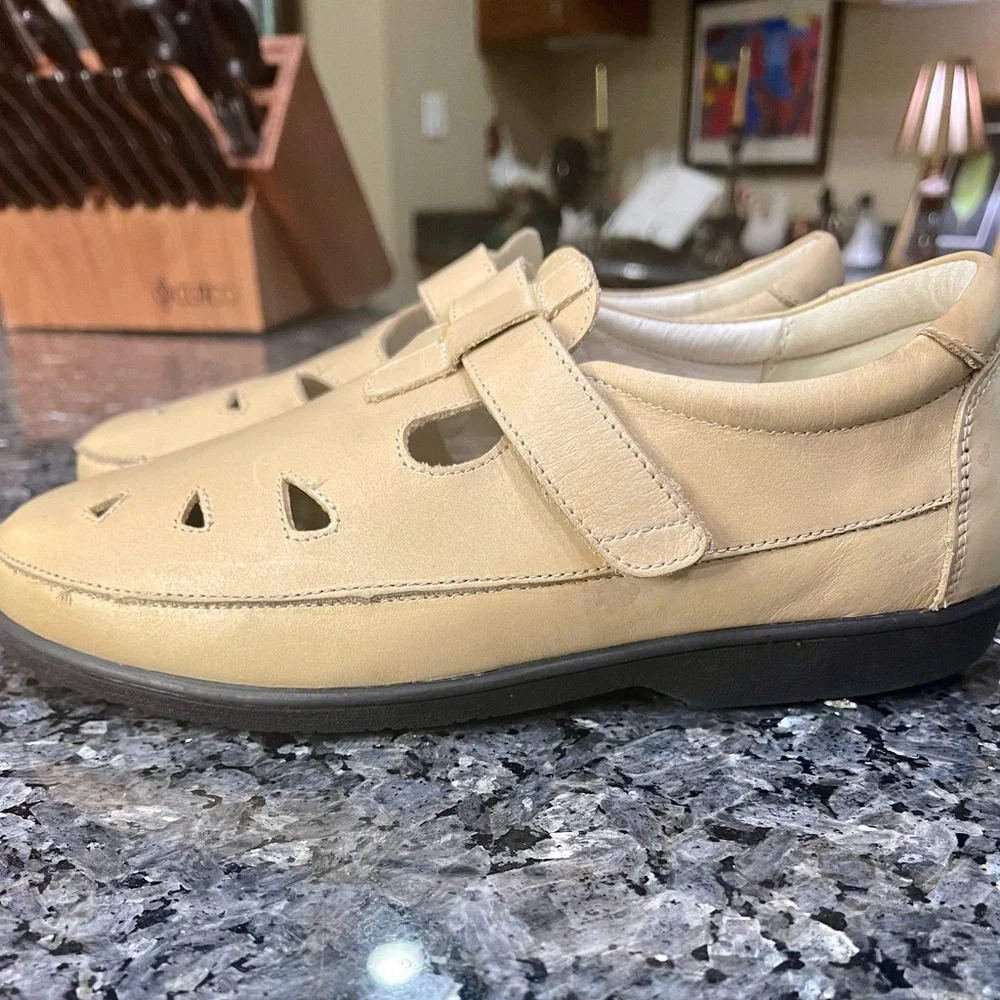 Propet Ladybug Wide Walking Shoes with Comfort Design Tan Leather Size 8D